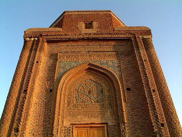 معماری برج مدور مراغه
