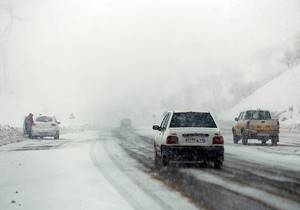 ترافیک در آزادراه کرج-تهران نیمه سنگین است/ بارش باران و برف در اکثر استان‌های شمالی و غربی کشور
