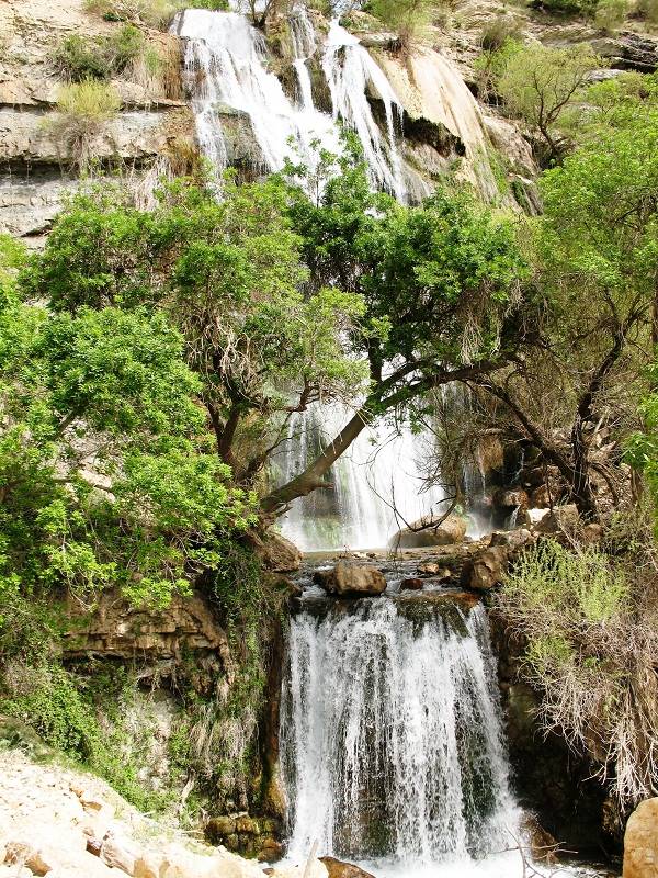 آبشار پرخروش تنگه تامرادی در استان کهگیلویه و بویراحمد