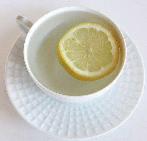 مزایای نوشیدن آب داغ با لیمو