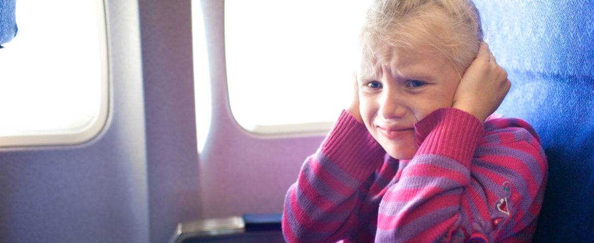 پیشگیری از آسیب رسیدن به گوش‌های کودکان در سفر با هواپیما