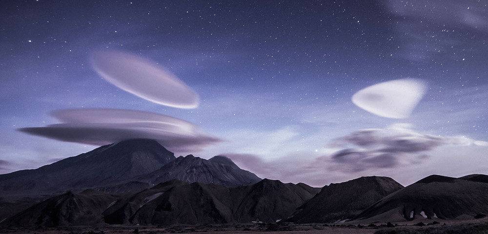 تصاویر خیره‌کننده از ابرهای بشقاب‌پرنده‌ای یوفو بر فراز آتشفشان‌ها