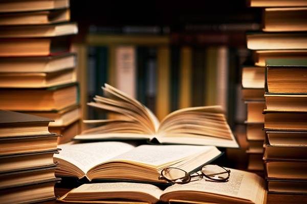 پرفروش‌های بازار کتاب ایران در پاییز96/ نویسندگان پرمخاطب کدامند؟