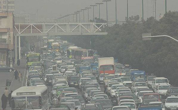 ظرفیت فضای تردد خودروها 8 برابر انسان ها در شهر تهران است/ قدمت آلودگی هوای تهران 60 ساله است