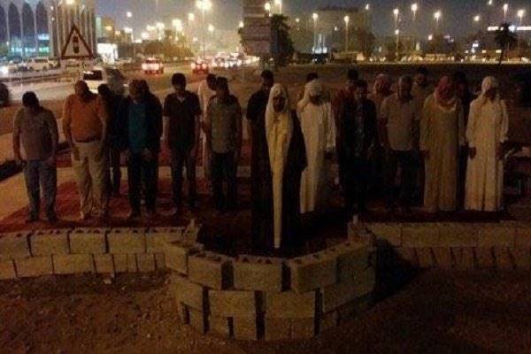 برگزاری نماز توسط شیعیان بحرین در خرابه های مسجد العلویات