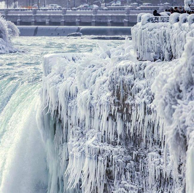 آبشار نیاگارا در زمستان