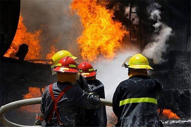 نجات 40 نفر از آتش سوزی ساختمان 9 طبقه در شهرک اکباتان