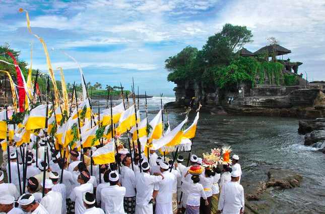 معبد Tanah Lot