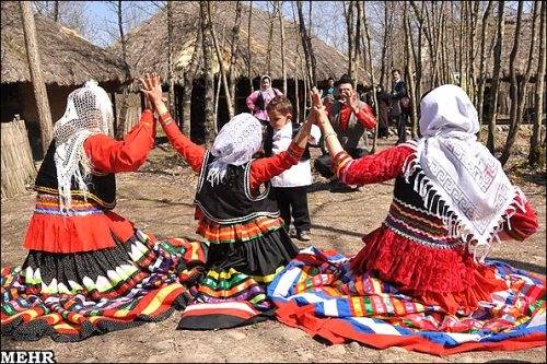 رقص محلی در موزه میراث روستایی گیلان