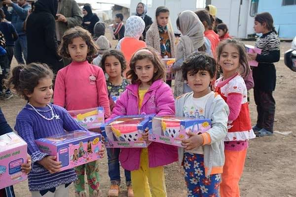 هدایای دفتر نشر فرهنگ اسلامی در مناطق زلزله زده غرب کشور توزیع شد