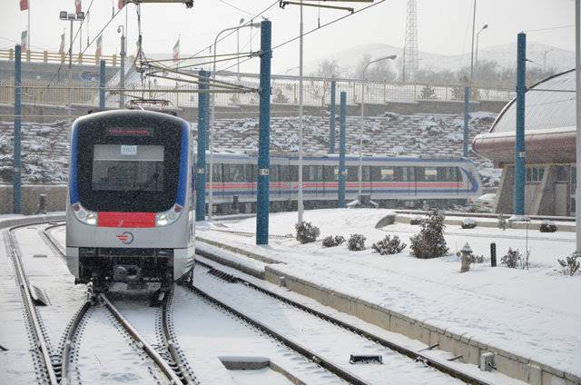 تمامی خطوط مترو آماده‌ سرویس‌دهی به شهروندان/ اسکان مسافران در راه مانده در ایستگاه‌های مترو