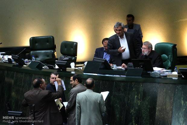 تذکر پژمانفر درباره سوال از رئیس جمهور و پاسخ رئیس مجلس