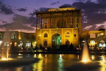 گردشگران در نوروز 97 از کاخ عالی‌قاپو بدون داربست بازدید می‌کنند