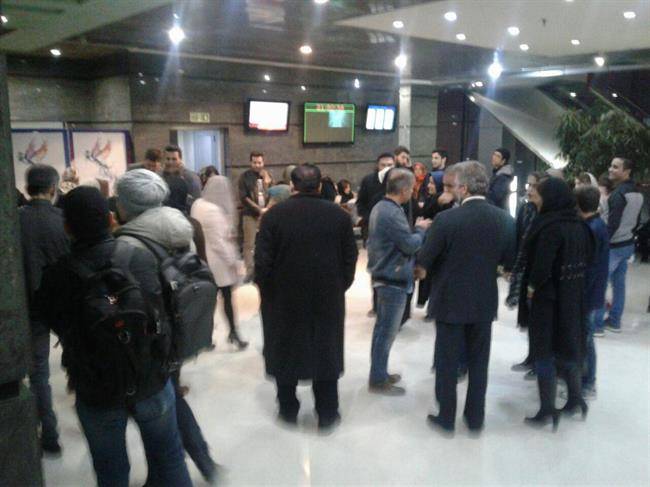 محسن کیایی و جمعیت مخاطبان در اکران چهارراه استانبول