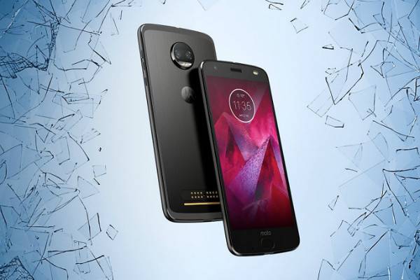 کاربران از مشکل ور آمدن لایه بالایی محافظ نمایشگر Moto Z2 Force خبر می دهند