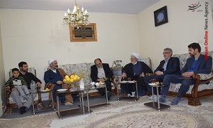 رئیس کل دادگستری استان مرکزی از منزل خانواده شهدا و ایثار گران بازدید کرد