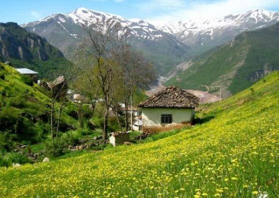 راهنمای مسیر منتهی به آبشار هریجان