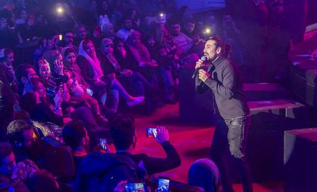 اتفاقات نهمین شب جشنواره موسیقی فجر/ به ذوق آمدن مخاطبان در کنسرت شهرداد روحانی و اجرای امیر عباس گلاب در میان تماشاچیان+عکس