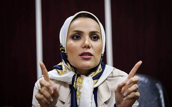 من اولین زن استنداپ کمدین ایران هستم