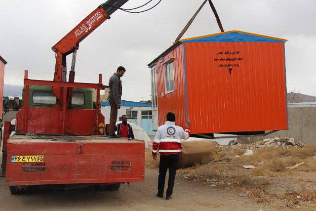 فروشندگان اسباب بازی‌ها به زلزله زده‌ها کانکس اهدا کردند