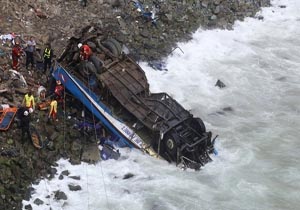 واژگونی اتوبوس در پرو 44 کشته برجای گذاشت