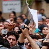 شیوع گسترده فساد زمینه‌ساز کاهش اعتماد اجتماعی/جامعه ایرانی در حال خشن‌شدن است