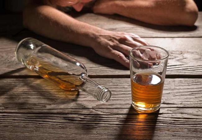 مصرف زیاد نوشیدنی های الکلی باعث بروز بیماری های کبد می شود.
