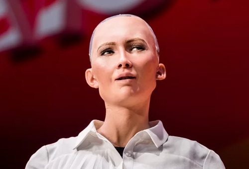«سوفیا» اولین رباتی که در کنفرانس امنیتی مونیخ سخنرانی کرد