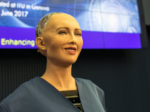 «سوفیا» اولین رباتی که در کنفرانس امنیتی مونیخ سخنرانی کرد