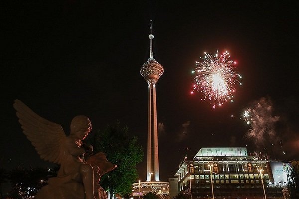 برج میلاد ویترین جشنواره مد و لباس ایرانی است