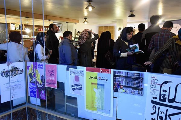 جشن امضای «سیب هوس» برگزار شد/اتمام نسخه های چاپ اول