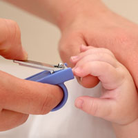 چگونه ناخن کودکان را کوتاه کنیم؟ 