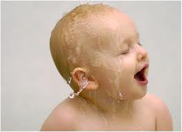 نحوه شستن موهای نوزاد