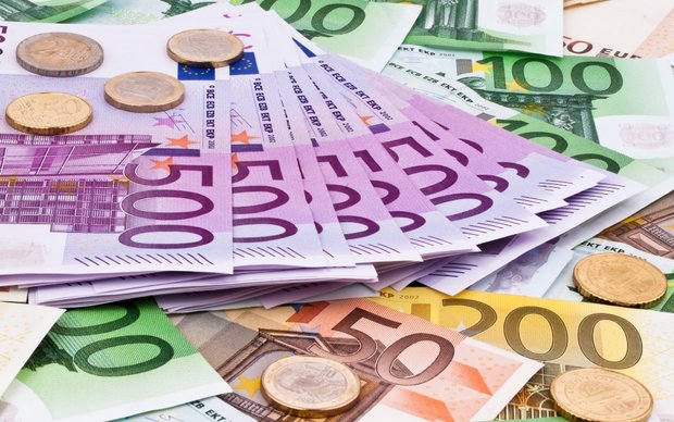 افزایش نرخ دلار و یورو مبادله‌ای/ کاهش قیمت رسمی پوند
