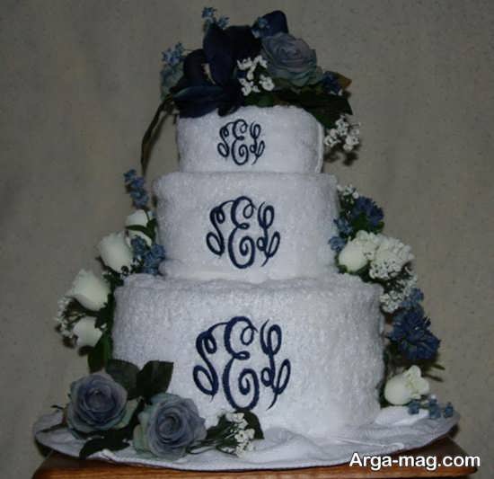 تزیین زیبا حوله عروس و داماد به شکل کیک