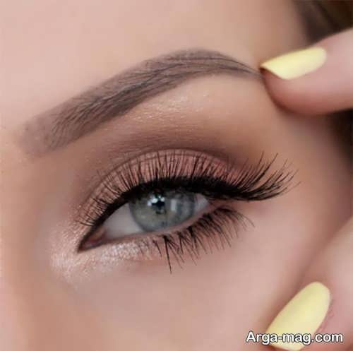مدل آرایش چشم ملایم زنانه 