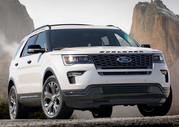 Ford-Explorer_Sport-2018