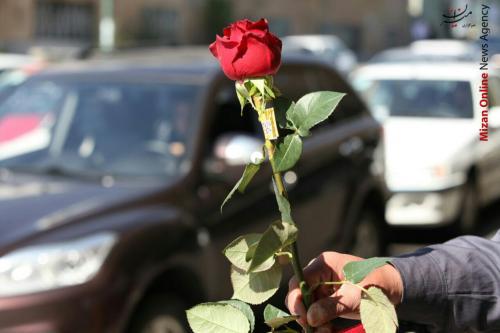 برهم زنندگان آسایش عمومی به اهدای شاخه گل به مسافران نوروزی مکلف شدند