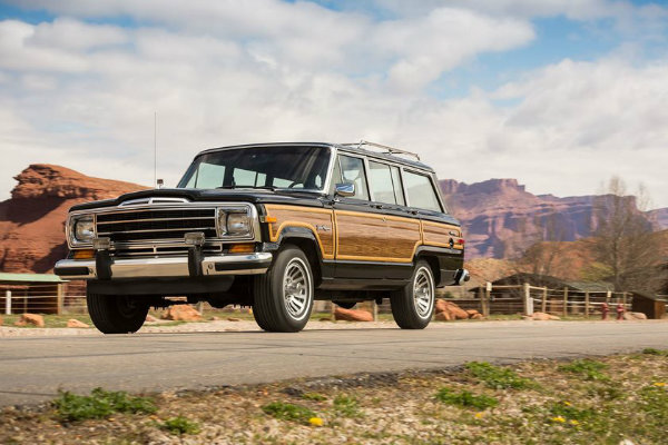 Jeep Grand Wagoneer (1)