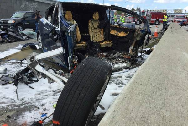 تصادف شدید خودروی Model X تسلا منجر به مرگ راننده شد