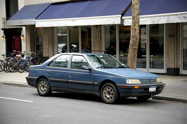 Peugeot 405 S in Manhattan