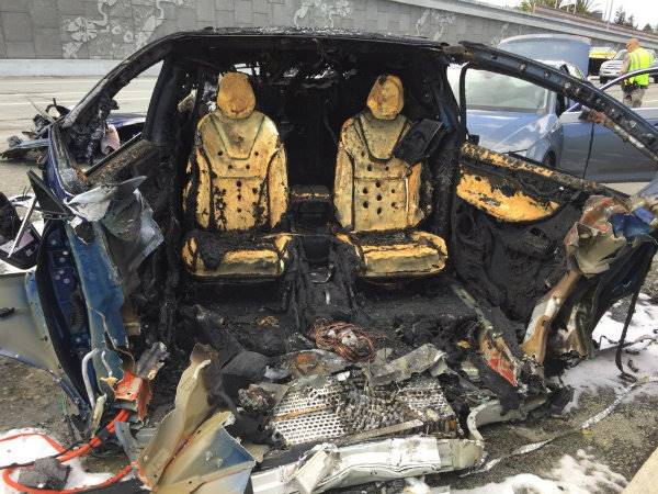 tesla-model-x-involved-in-fatal-fiery-crash-on-highway-101-in-mountview_1