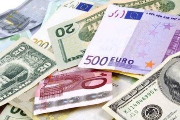 نوسانات ارز در کمیسیون اقتصادی پیگیری می‌شود