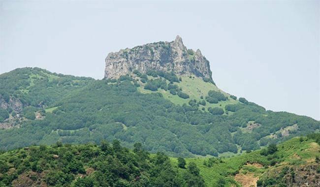 راهنمای مسیر منتهی به آبشار لاتون