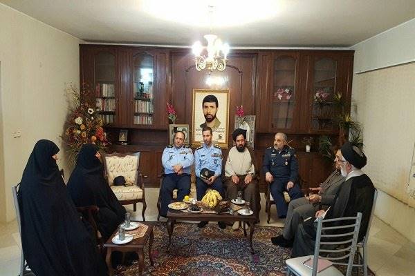 فرمانده نیروی هوایی ارتش در منزل «شهید صیاد شیرازی» حضور یافت