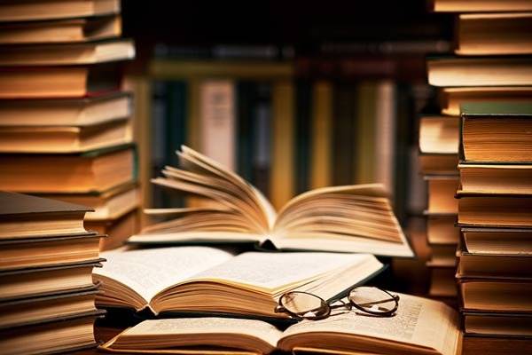 نقد اصولی آثار ادبی به توسعه فرهنگ کتابخوانی کمک می‌کند