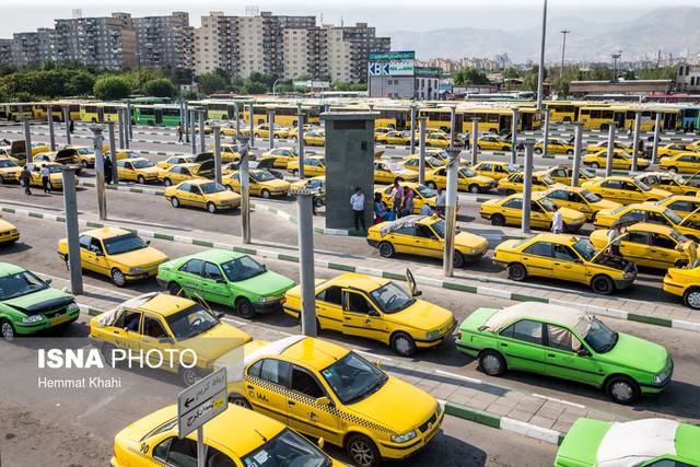 تجمع جمعی از رانندگان آژانس دربرابر شورای شهر در اعتراض به نرخ طرح ترافیک