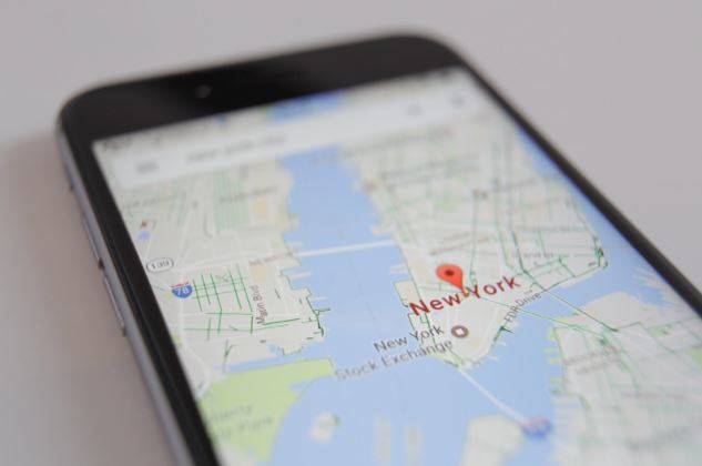 گوگل مپس برای راهنمایی کاربران از نشانه های شهری کمک می‌گیرد