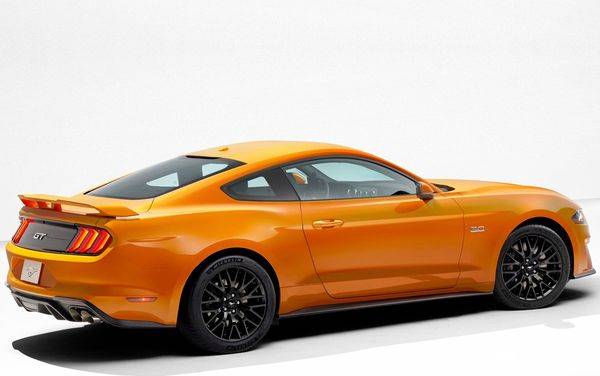 Ford-Mustang_GT-2018