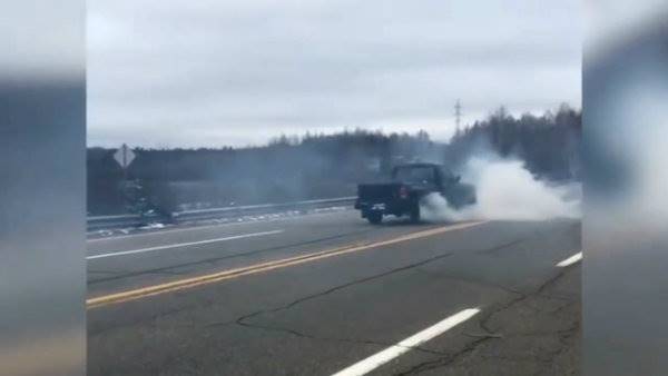 SEE WHAT HAPPENS WHEN FORD RANGER SHIFTS INTO REVERSE AT 40 MPH (3)